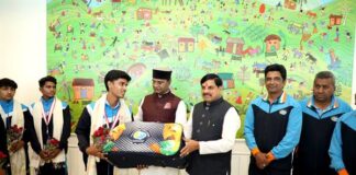 मुख्यमंत्री डॉ. यादव से पदक विजेता हॉकी खिलाड़ियों ने की भेंट