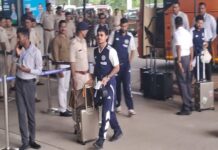 भारत-वेस्टइंडीज टी-20 मुकाबले के लिए तैयार इंदौर, एयरपोर्ट पर खिलाड़ियों की एक झलक पाने उमड़ा हुजूम